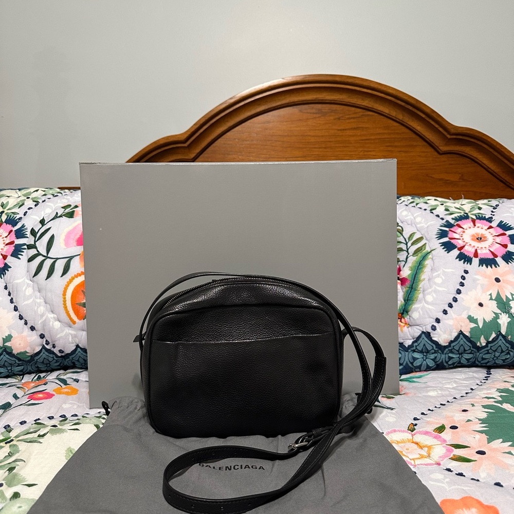 Balenciaga Black Everyday Camera Bag - Picture 2 of 2